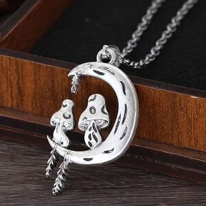 ⭐️ Mushroom Silvertone Pendant Necklace New